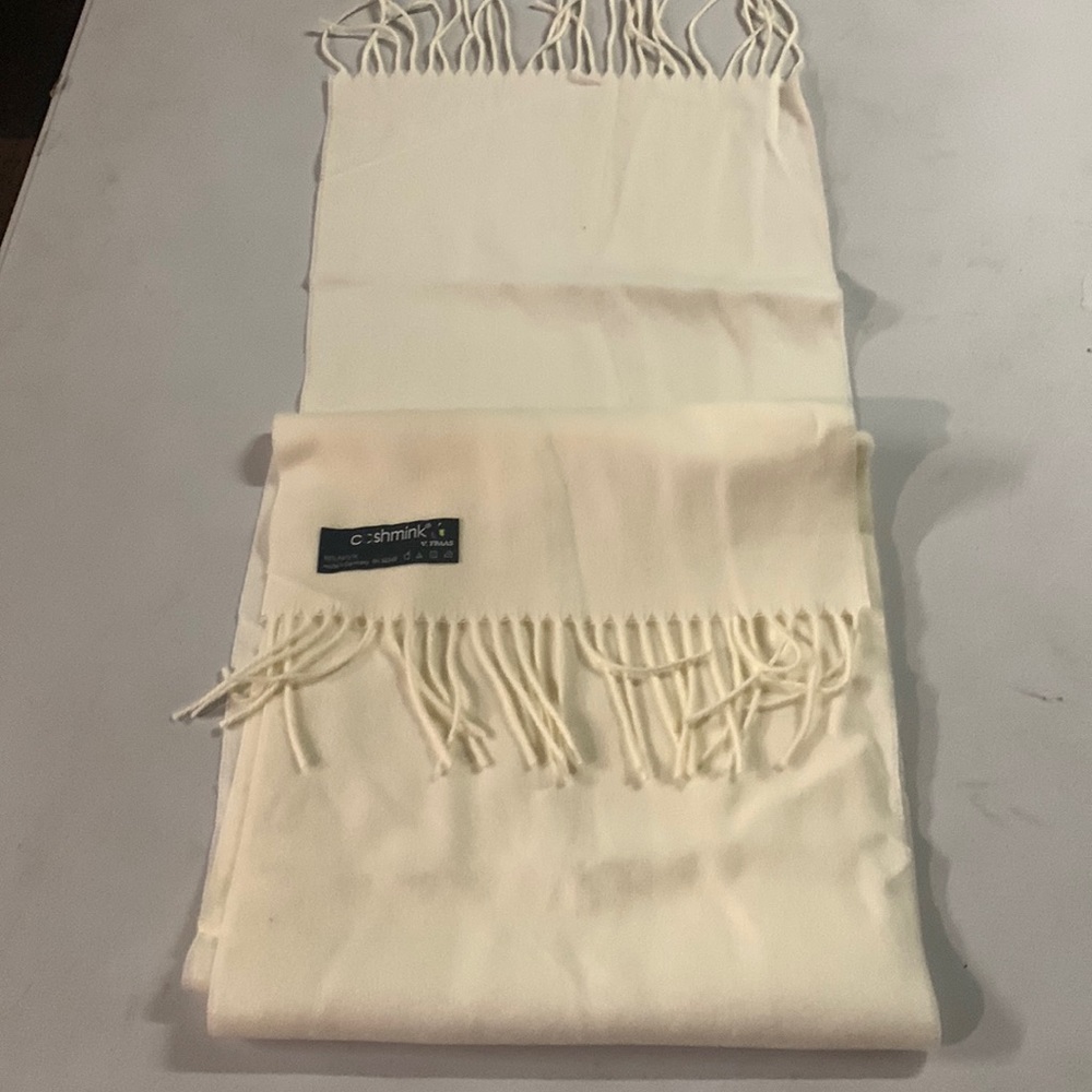 Vintage, Beautiful 65 inch, 100% acrylic scarf
